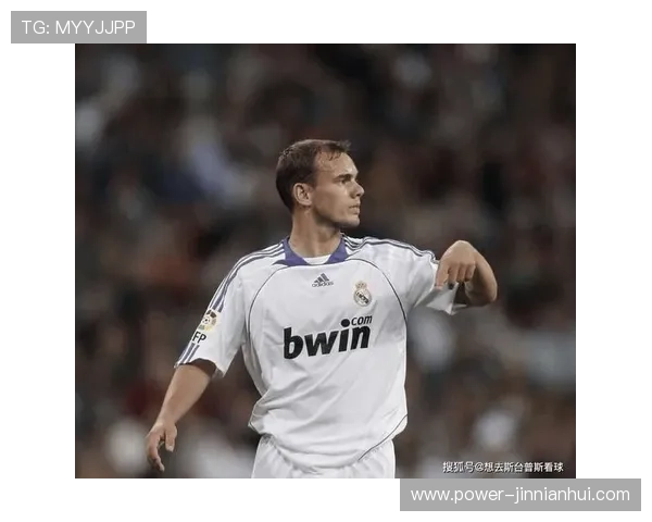 足球球星TD：从天才少年到世界足坛巨星的成长历程与辉煌成就